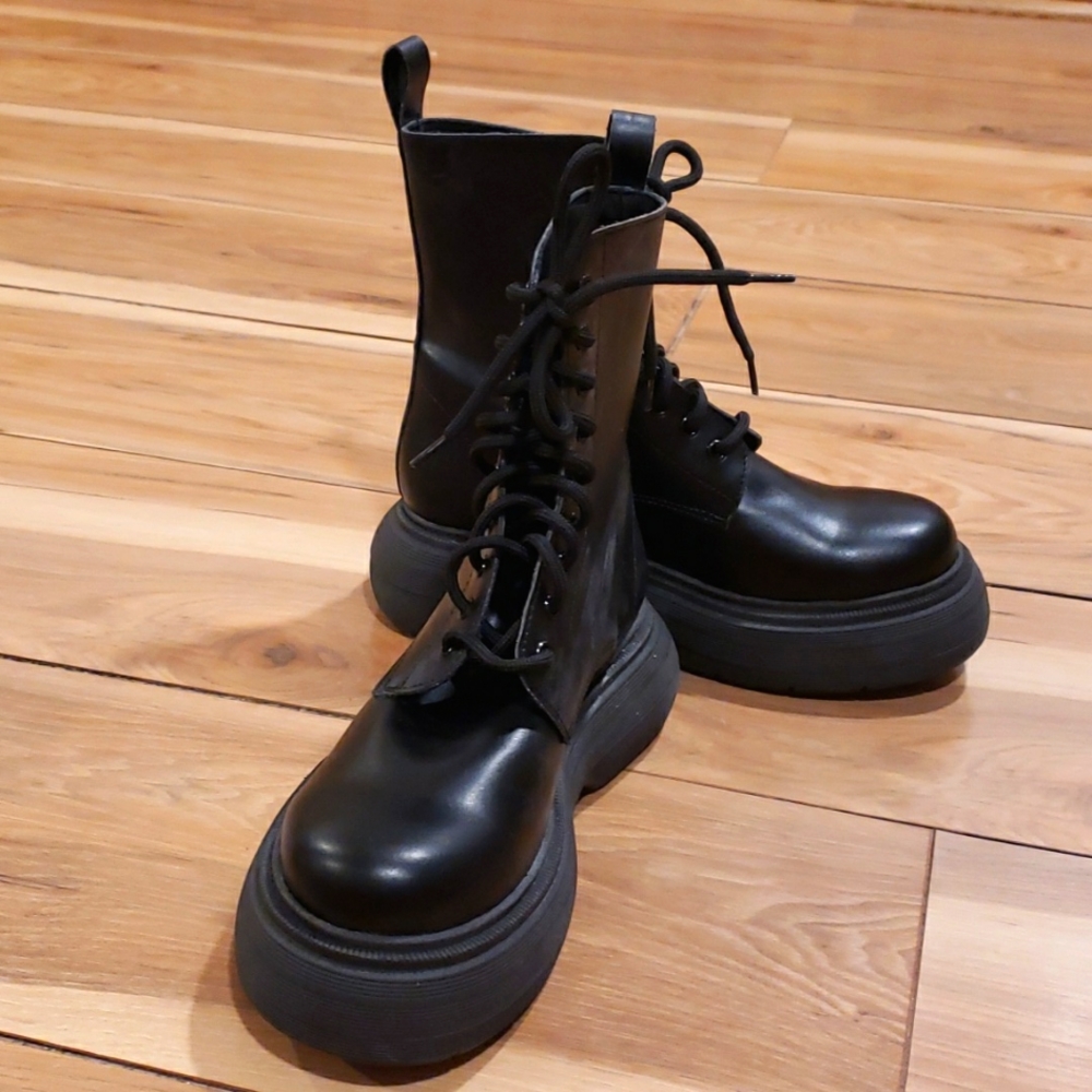 Women's size 7.5 vegan combat boots black